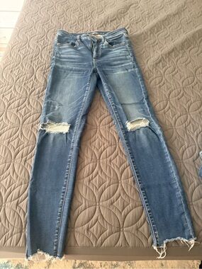American Eagle Outfitters Light Blue Distressed Skinny Jeans